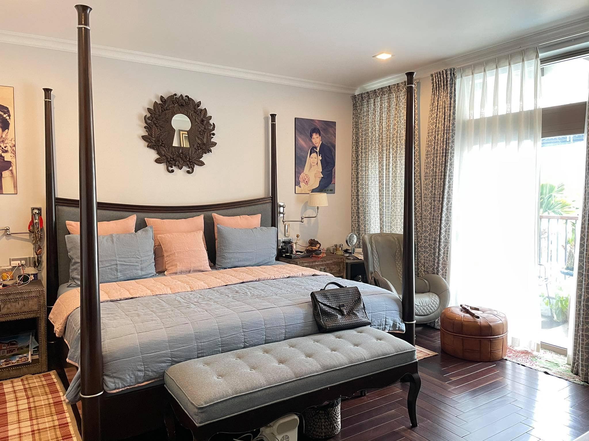 Blue SCANDALINEN Hand-Quilted French Linen Blanket on a four-poster bed with peach pillows and dark timber floors
