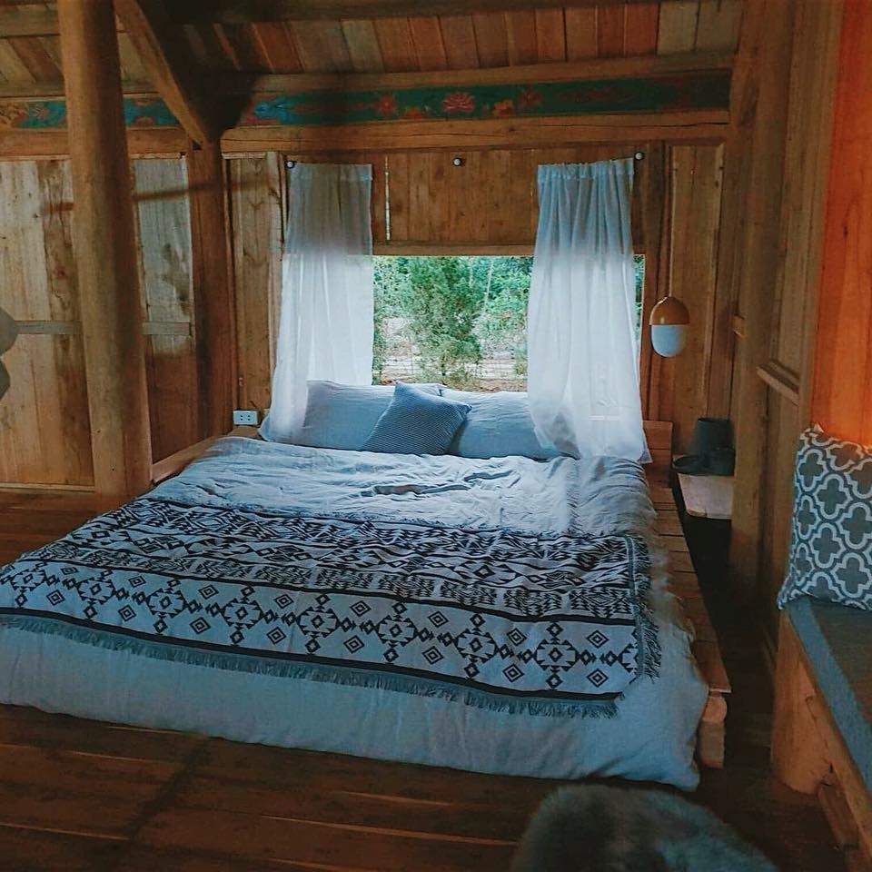 French linen bedding in a Vietnamese mountain homestay — SCANDALINEN