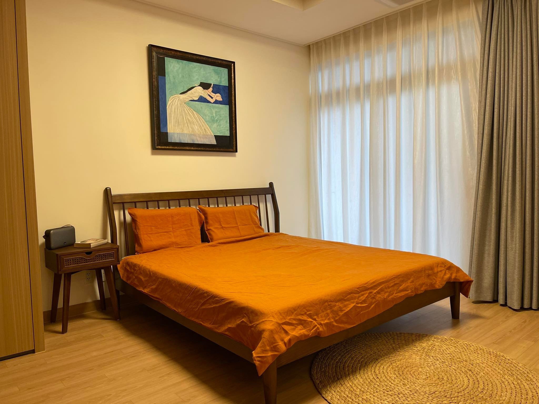 Japandi bedroom with orange linen bedding and green wall - SCANDALINEN
