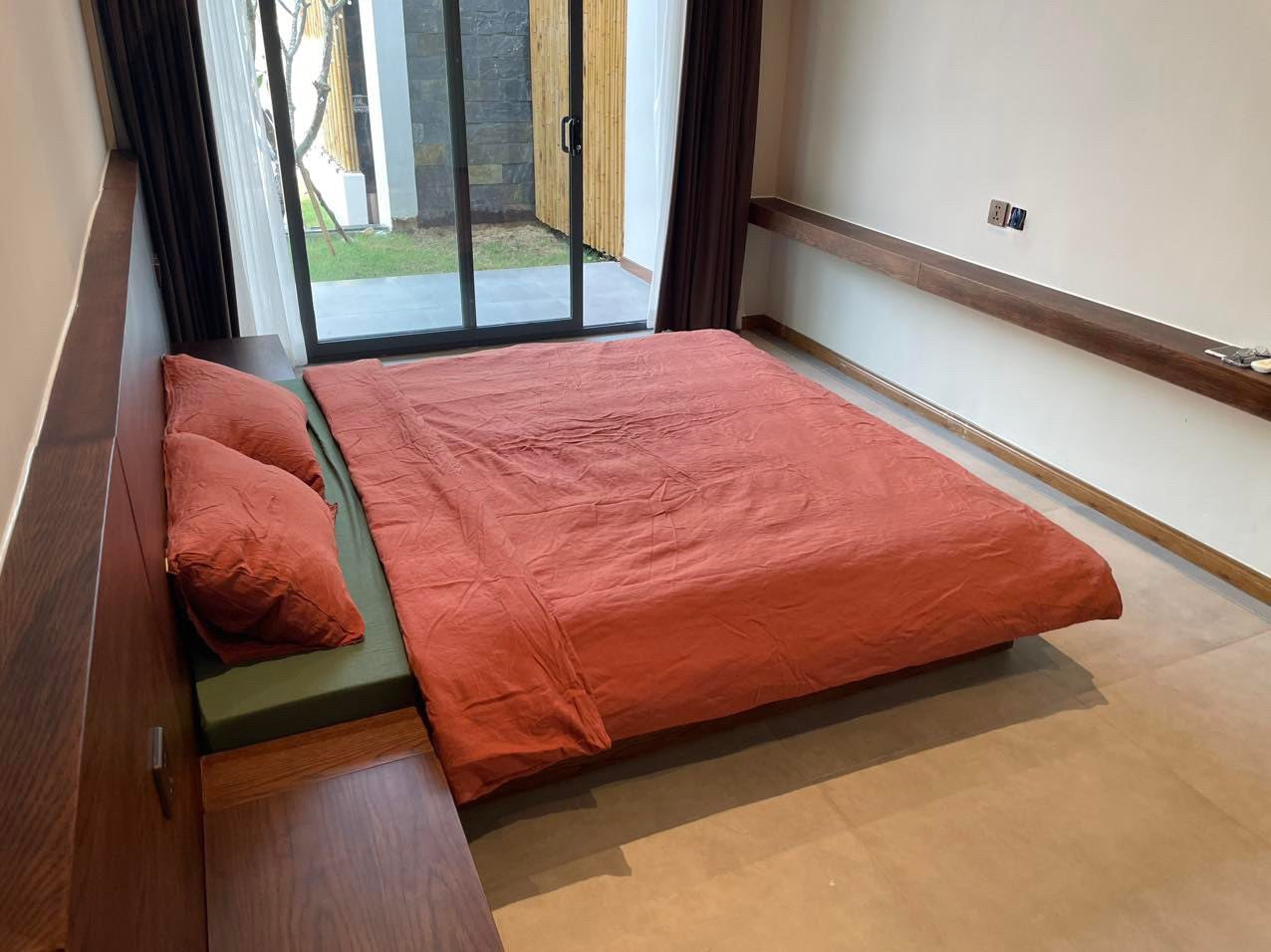 Terracotta SCANDALINEN French linen bedding on a Japanese-style floor bed with timber frame