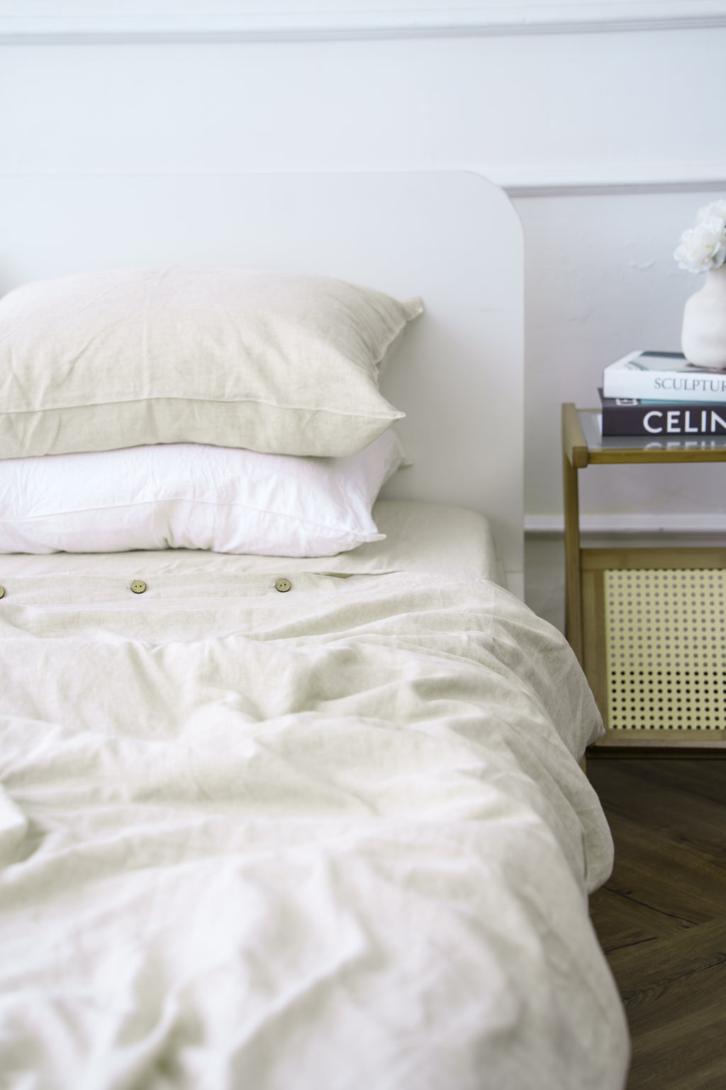 Beige duvet cover, 70% bamboo, 30% linen.