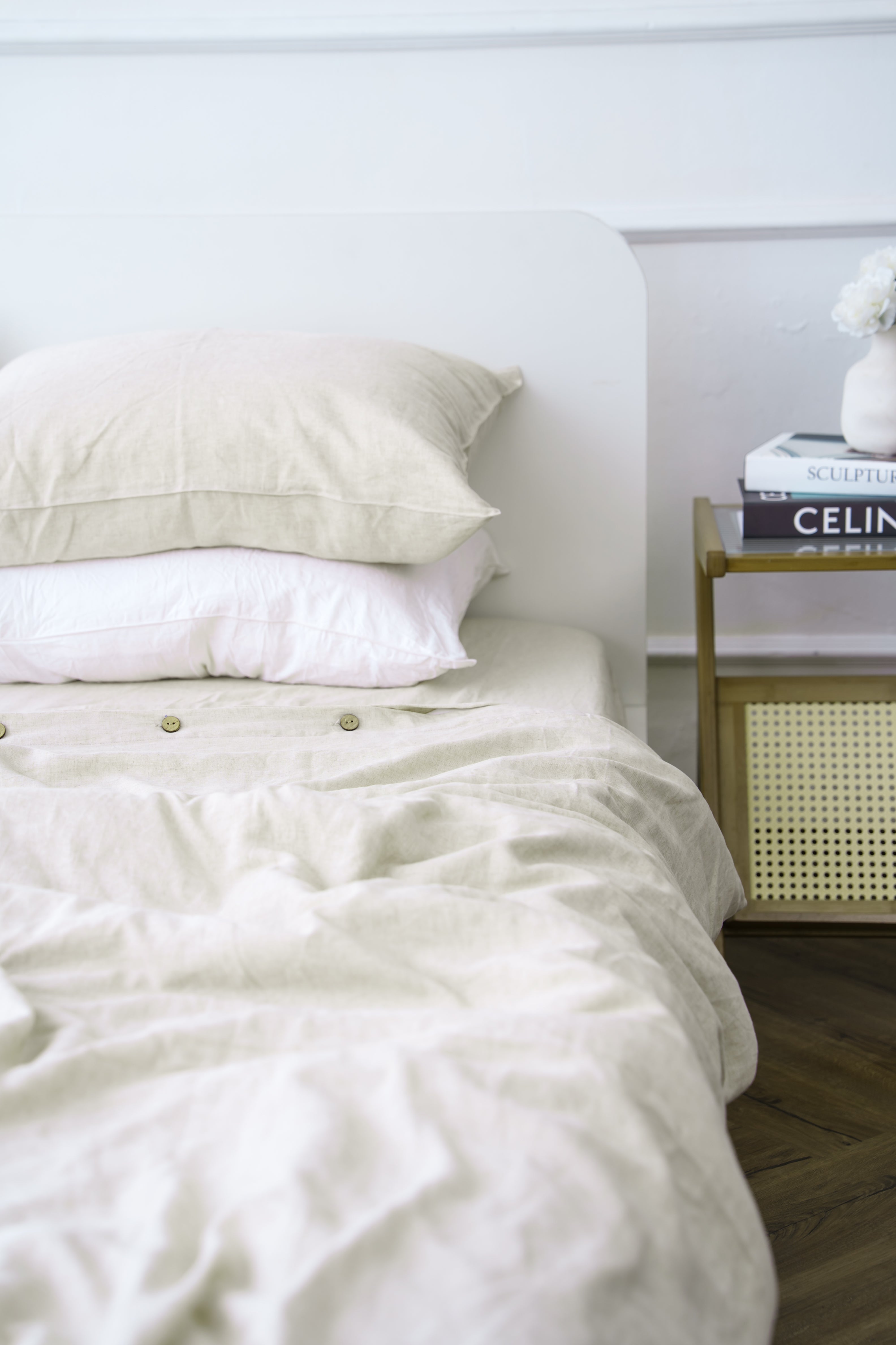 Beige duvet cover, 70% bamboo, 30% linen.