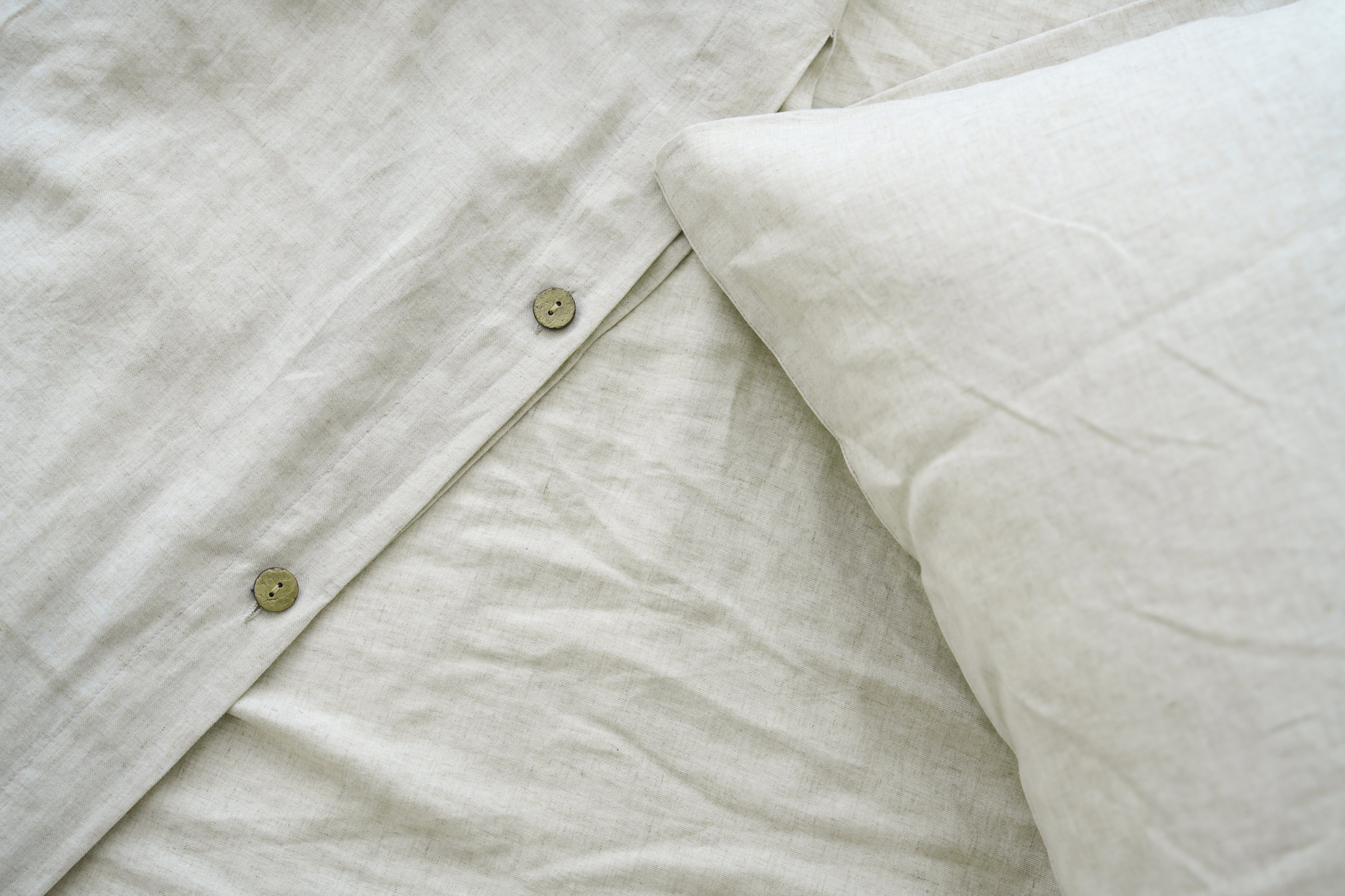 Beige duvet cover, 70% bamboo, 30% linen.