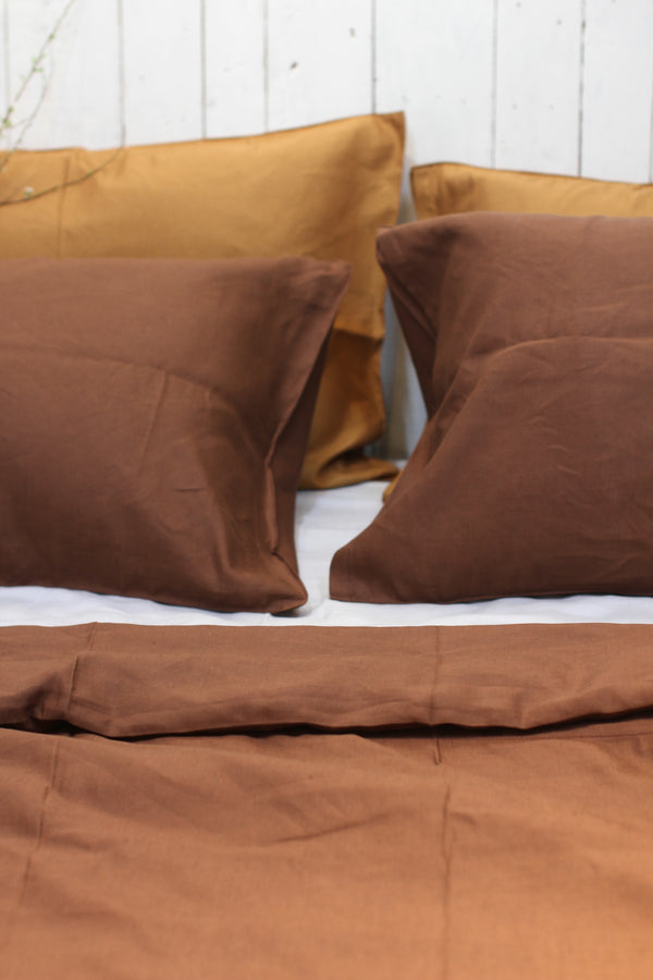 Golden brown bamboo linen bedding set on a bed, breathable 4-piece - SCANDALINEN