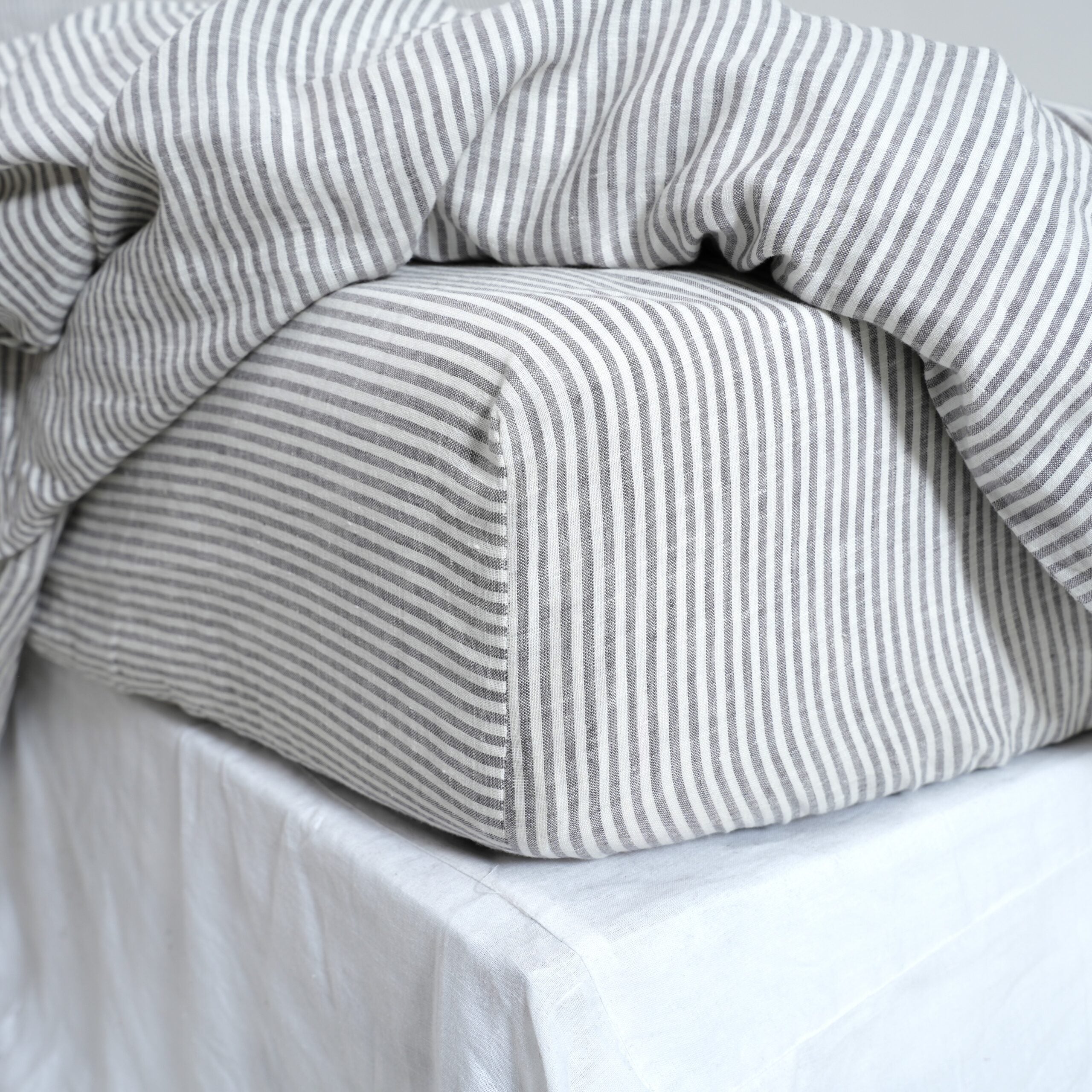 Striped French Linen Fitted Sheet Set - Yarn-Dyed with 2 Pillowcases
