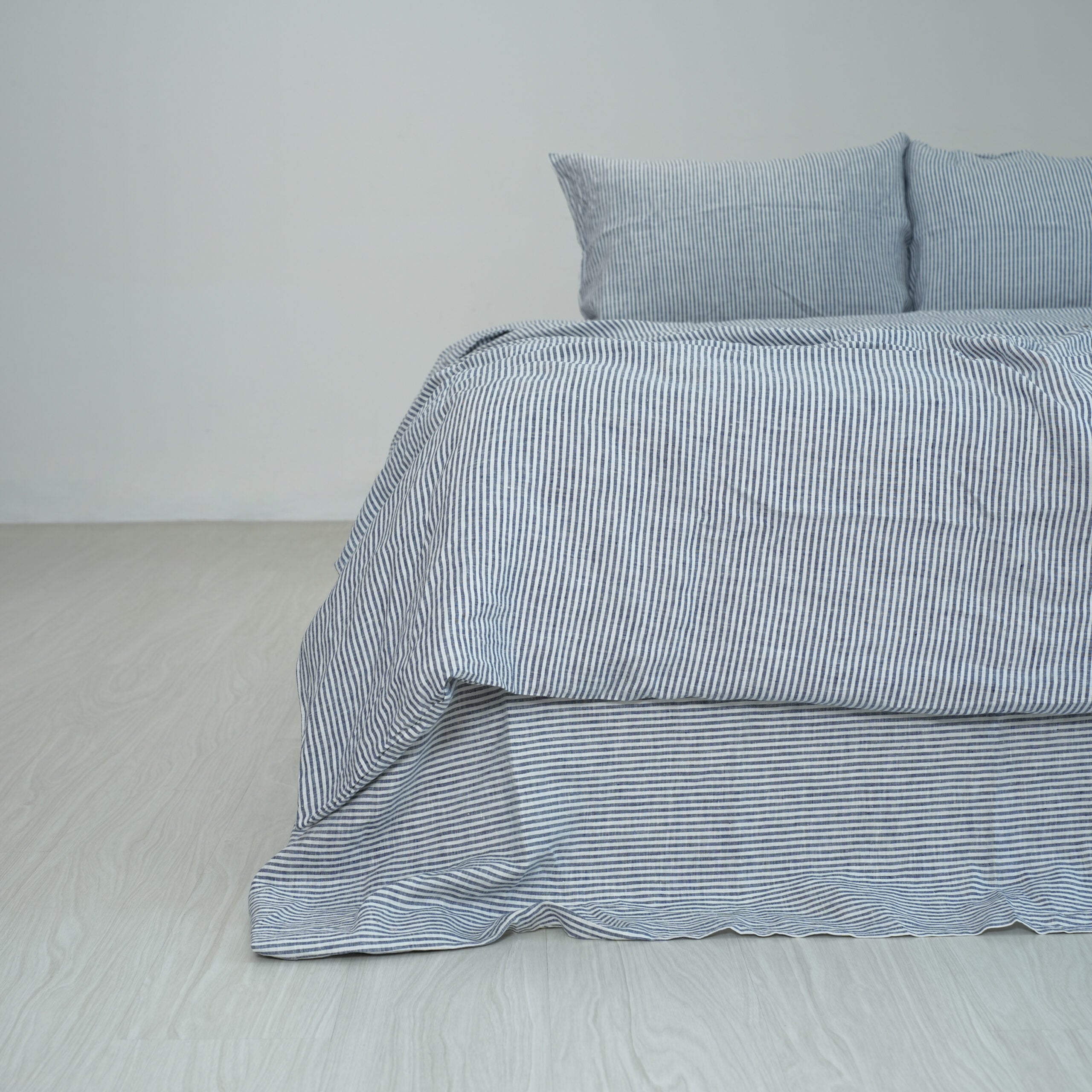 Navy Striped French Linen Bedding Sets (4 pieces) - Yarn Dyeing