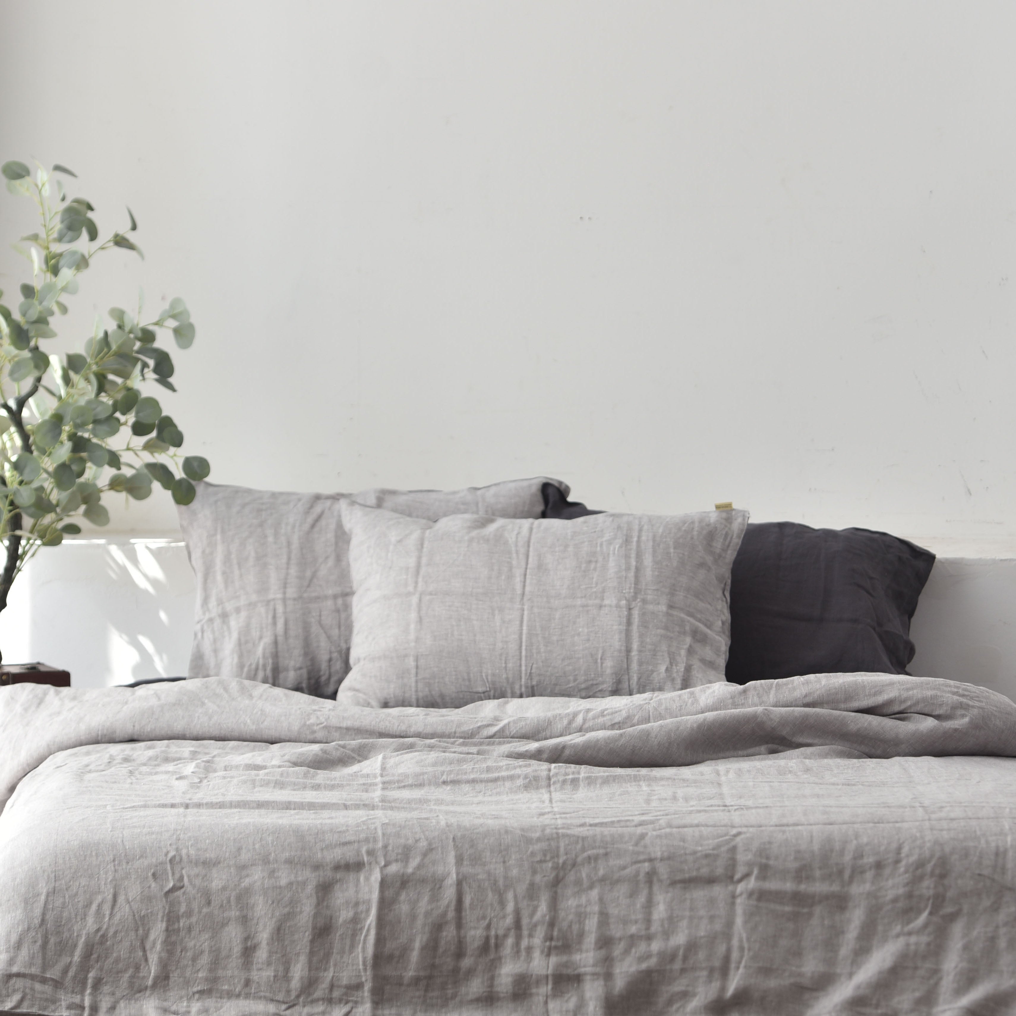 Light Gray French Linen 4-Piece Duvet Cover Set | Yarn-Dyed | Handmade